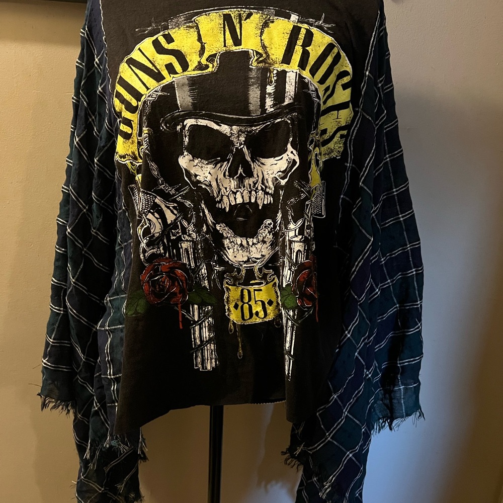 Guns N' Roses Graphic Tee with Plaid Sleeves